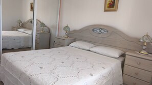 Bügeleisen/Bügelbrett, kostenloses WLAN, Bettwäsche