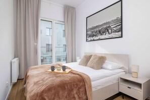 1 camera, una scrivania, ferro/asse da stiro, culla da viaggio