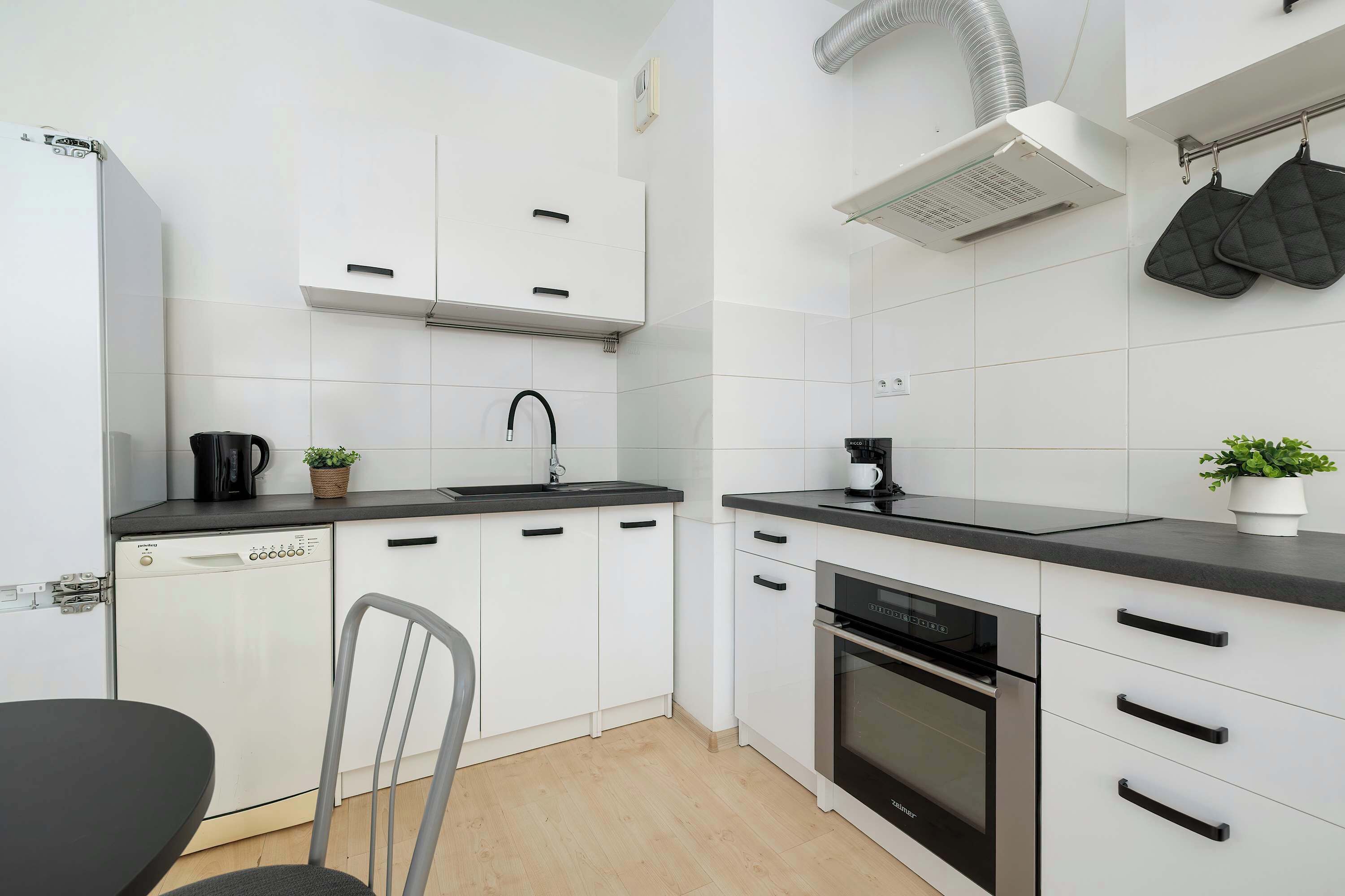 Réfrigérateur, four, plaque de cuisson, lave-vaisselle