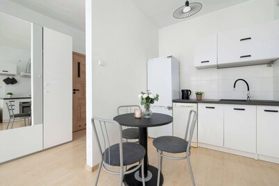Obozowa 118 Kraków | Bright Studio with Desk and Bathtub