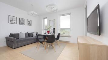 Een televisie en een kantoor