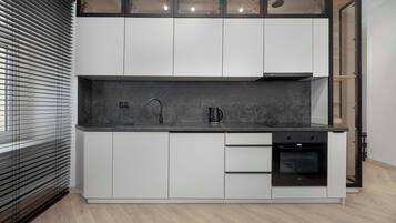 Réfrigérateur, four, plaque de cuisson, lave-vaisselle