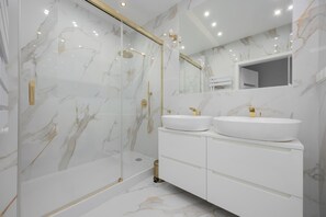 Shower, hair dryer, towels, shampoo