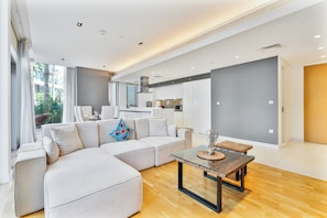 Luxury Apartment, Partial Ocean View | Living room