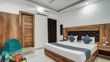 Deluxe Double Room, 1 Double Bed, Private Bathroom, City View | Premium bedding, memory foam beds, minibar, desk
