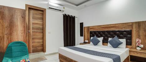 Deluxe Double Room, 1 Double Bed, Private Bathroom, City View | Premium bedding, memory foam beds, minibar, desk