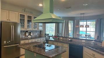 Mikrobølgeovn, ovn, kogeplade, opvaskemaskine