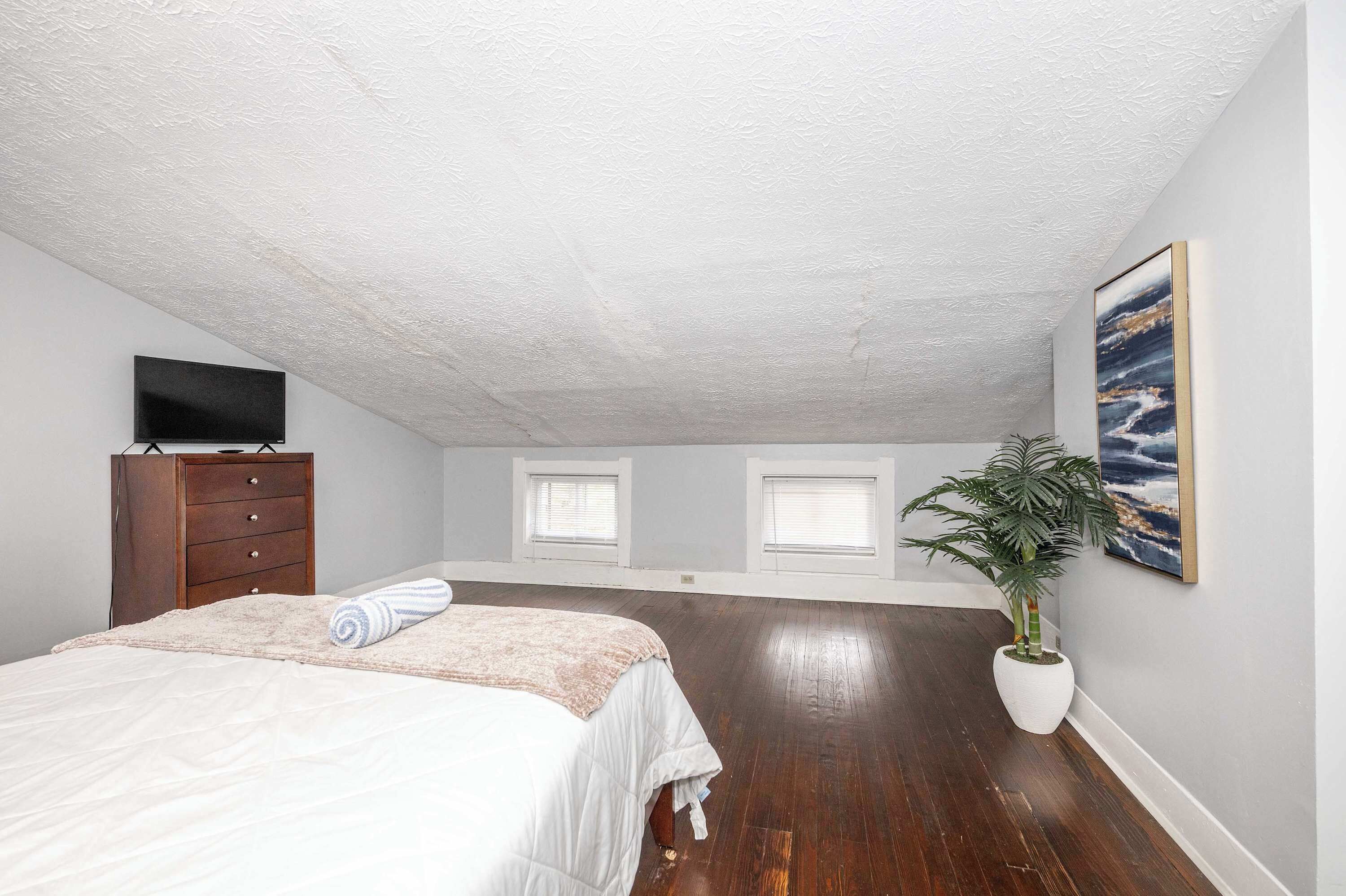 2 habitaciones, escritorio, tabla de planchar con plancha y wifi 