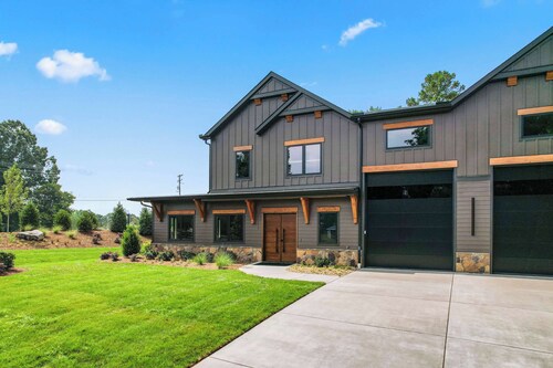 The Luxe Barn Summary