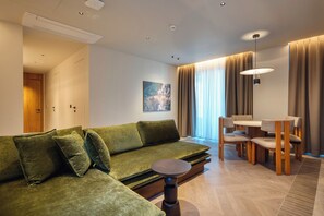Deluxe Suite | Living area | Heated floors - Käsiala Apart Hotel Yeni Foça (Foça)