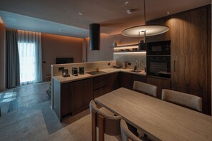 Stovetop, dishwasher, cookware/dishes/utensils - Käsiala Apart Hotel Yeni Foça (Foça)