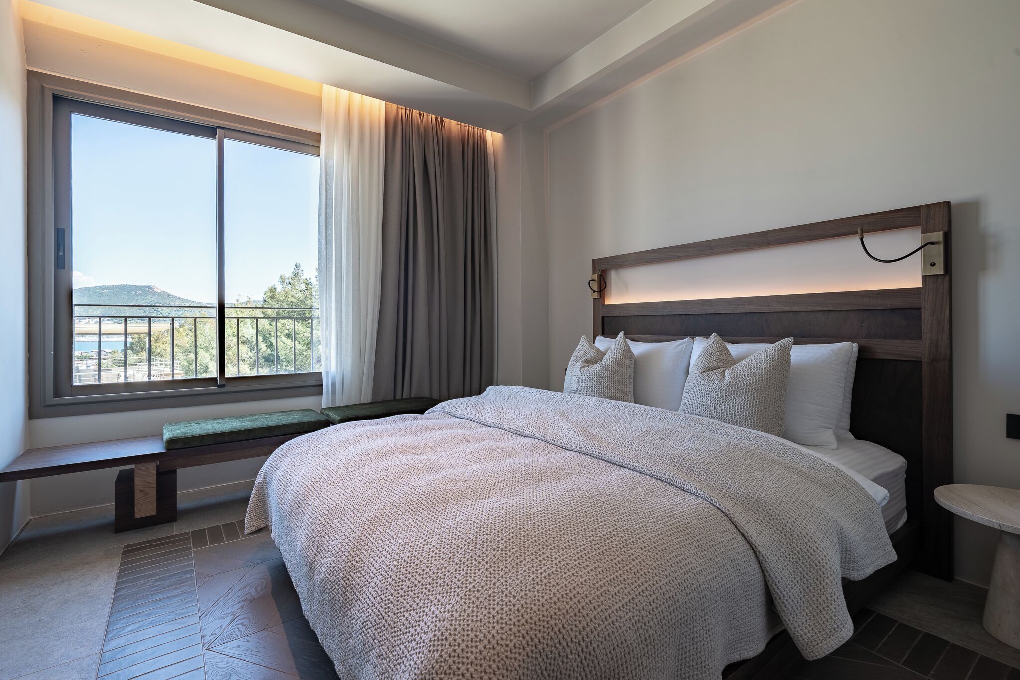 Zimmersafe, laptopgeeigneter Arbeitsplatz, Bügeleisen/Bügelbrett