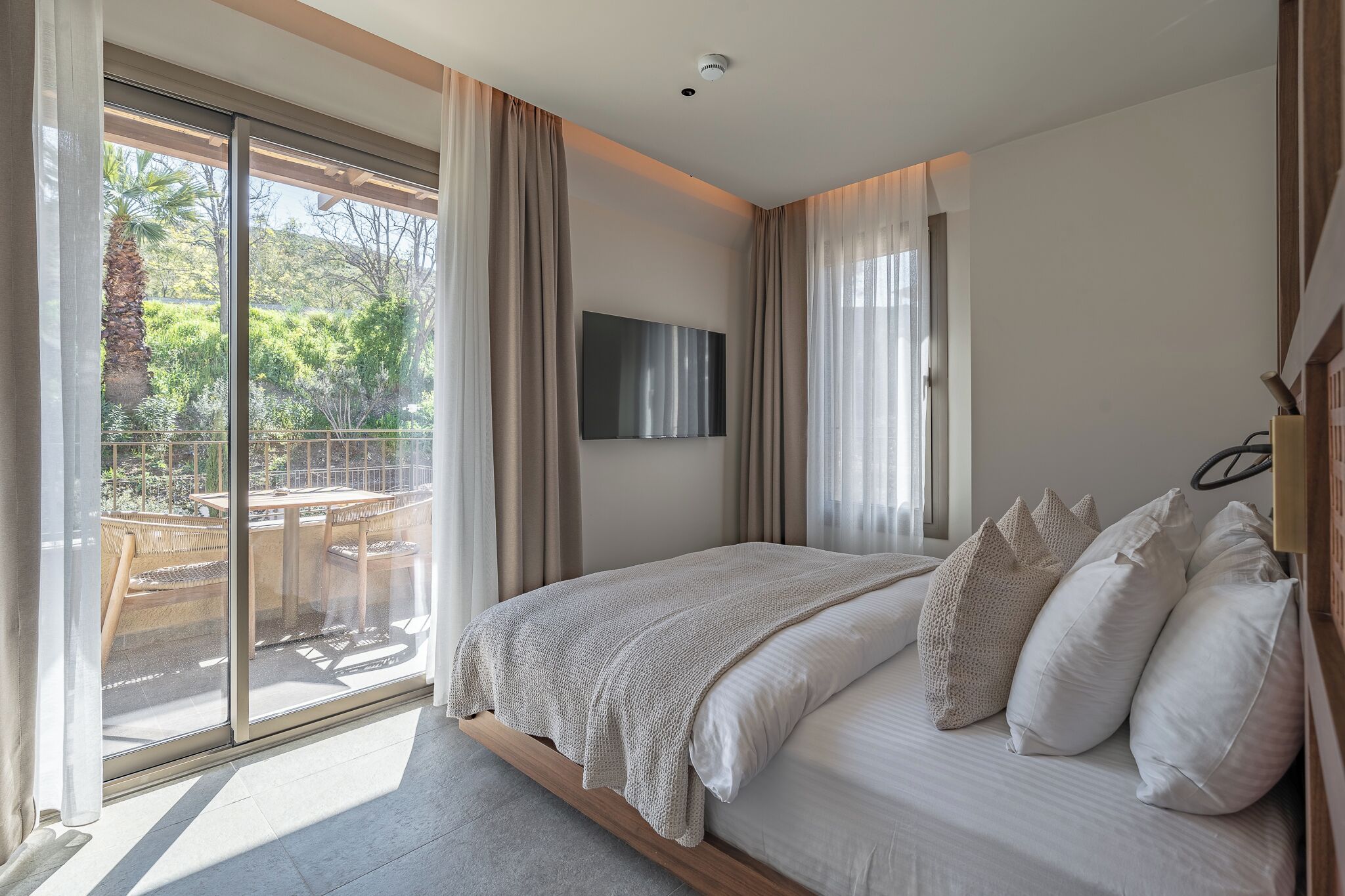 Zimmersafe, laptopgeeigneter Arbeitsplatz, Bügeleisen/Bügelbrett