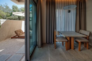In-room safe, iron/ironing board, free WiFi
