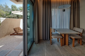 In-room safe, iron/ironing board, free WiFi