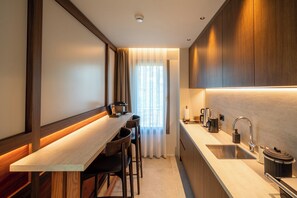 舒适开间, 花园景观 | 客房内保险箱、熨斗/熨衣板、免费 WiFi、床单