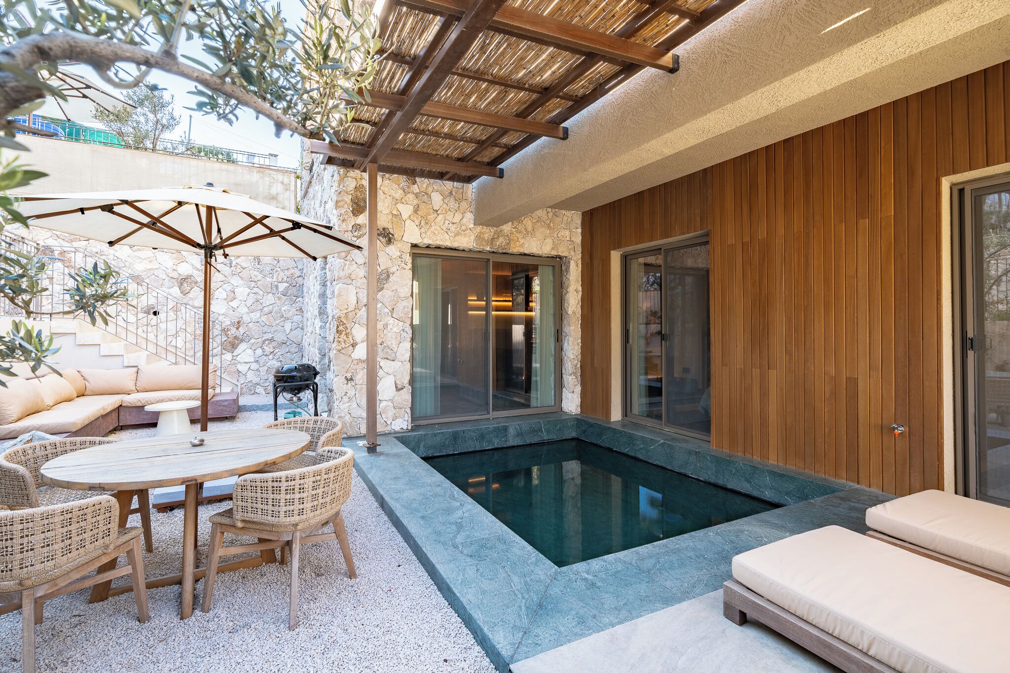 Luxury-Apartment, Poolblick | Eigener Pool
