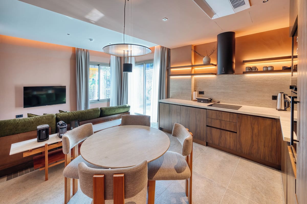 Superior Apartment, Garden View | Private kitchen | Stovetop, dishwasher, cookware/dishes/utensils, dining tables