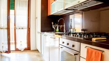 Kühlschrank, Ofen, Herdplatte, Geschirrspüler