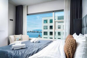 2 bedrooms, desk, iron/ironing board, WiFi