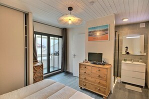 3 bedrooms, iron/ironing board, free WiFi