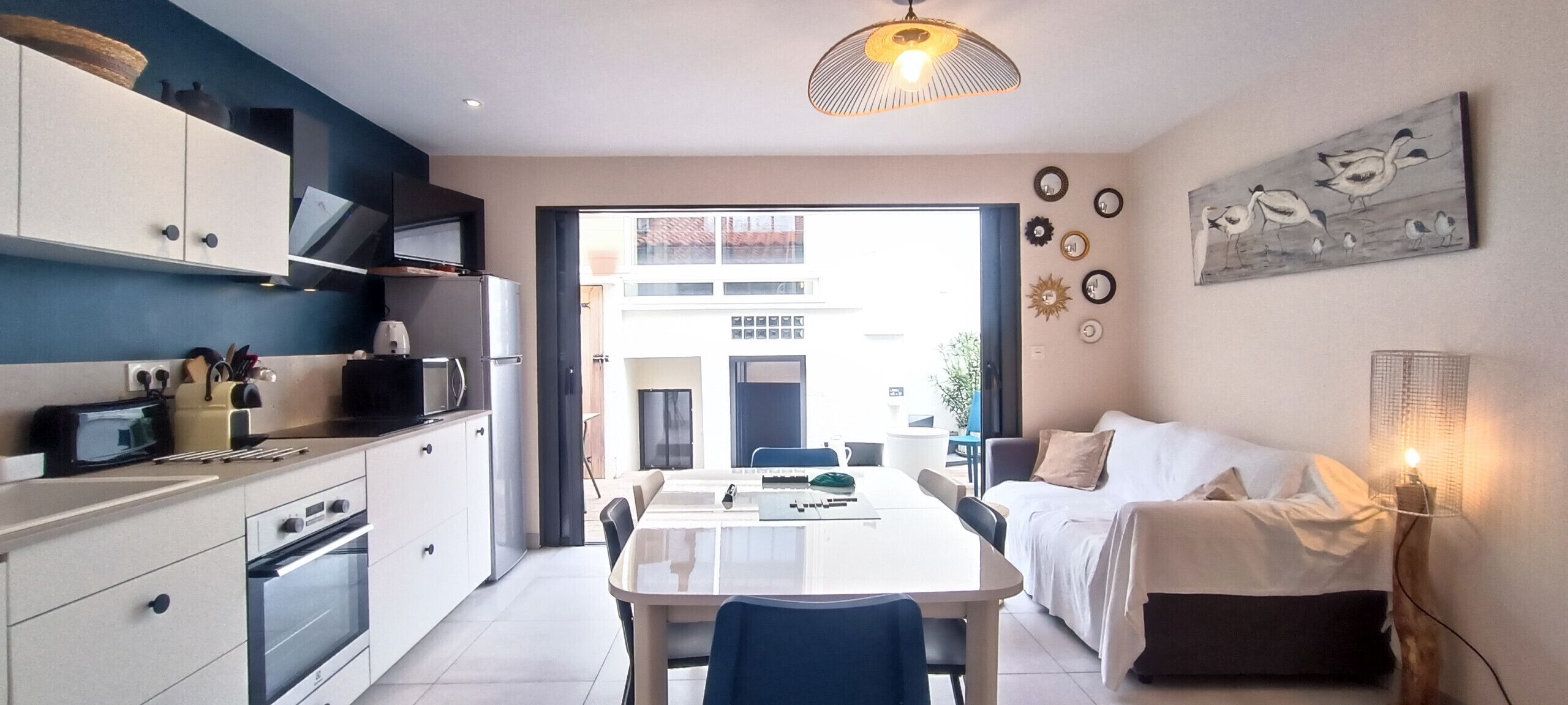 Jääkaappi, mikroaaltouuni, uuni, astianpesukone