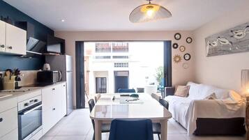 Kjøleskap, mikrobølgeovn, ovn og oppvaskmaskin