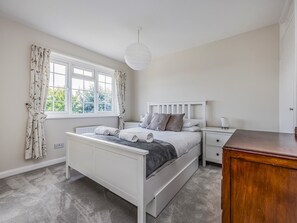 3 bedrooms, iron/ironing board, free WiFi, bed sheets