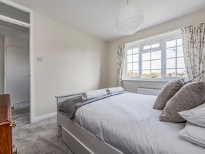 3 slaapkamers, een strijkplank/strijkijzer, gratis wifi, beddengoed