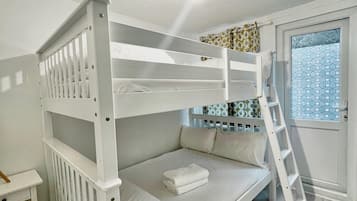 1 bedroom, iron/ironing board, internet, bed sheets