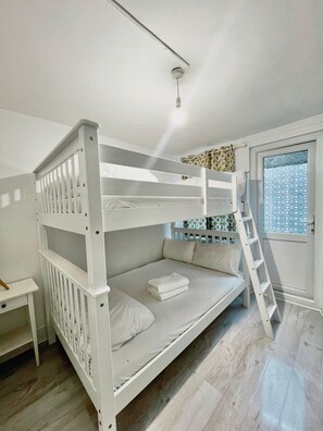 1 bedroom, iron/ironing board, internet, bed sheets