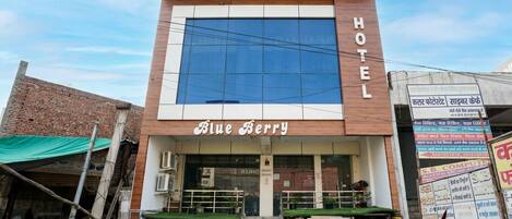 ด้านหน้าที่พัก