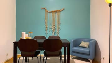 Kedap suara, setrika/meja setrika, dan Wi-Fi gratis