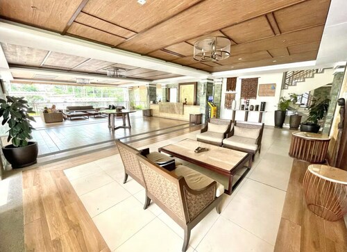 Cozy 1BR Condo w/Balcony, 25MBPS Wifi, Disney+, Kitchen, Pet Friendly