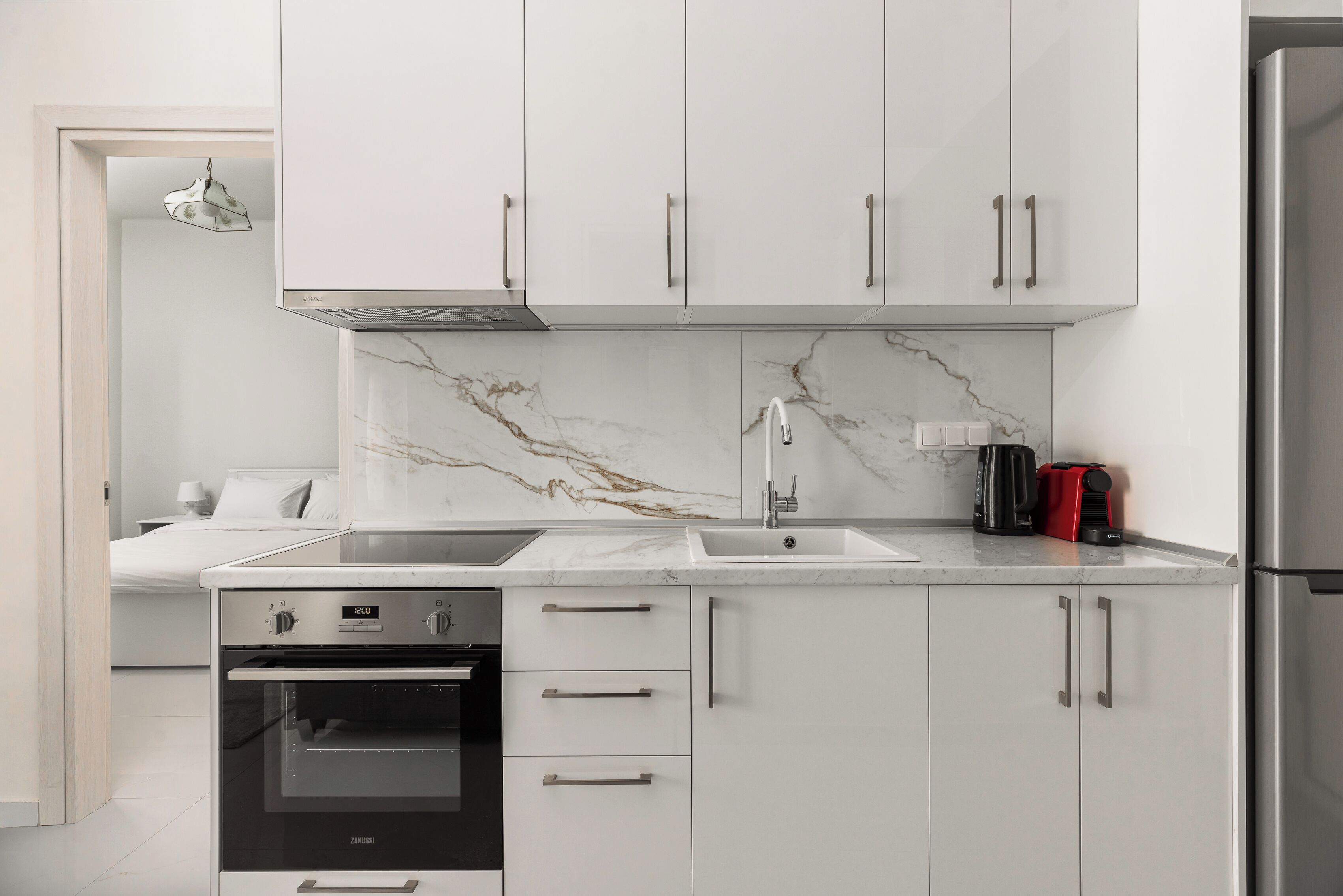 Espresso maker, electric kettle