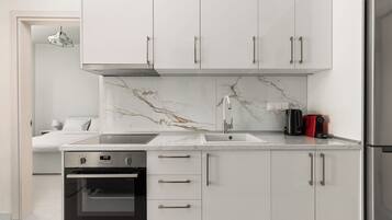 Espresso maker, electric kettle