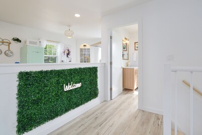 Victorian Penthouse 2 bedroom down town.
Share
Save