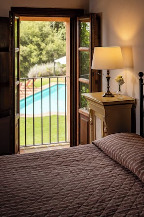 4 bedrooms, iron/ironing board, travel crib, free WiFi