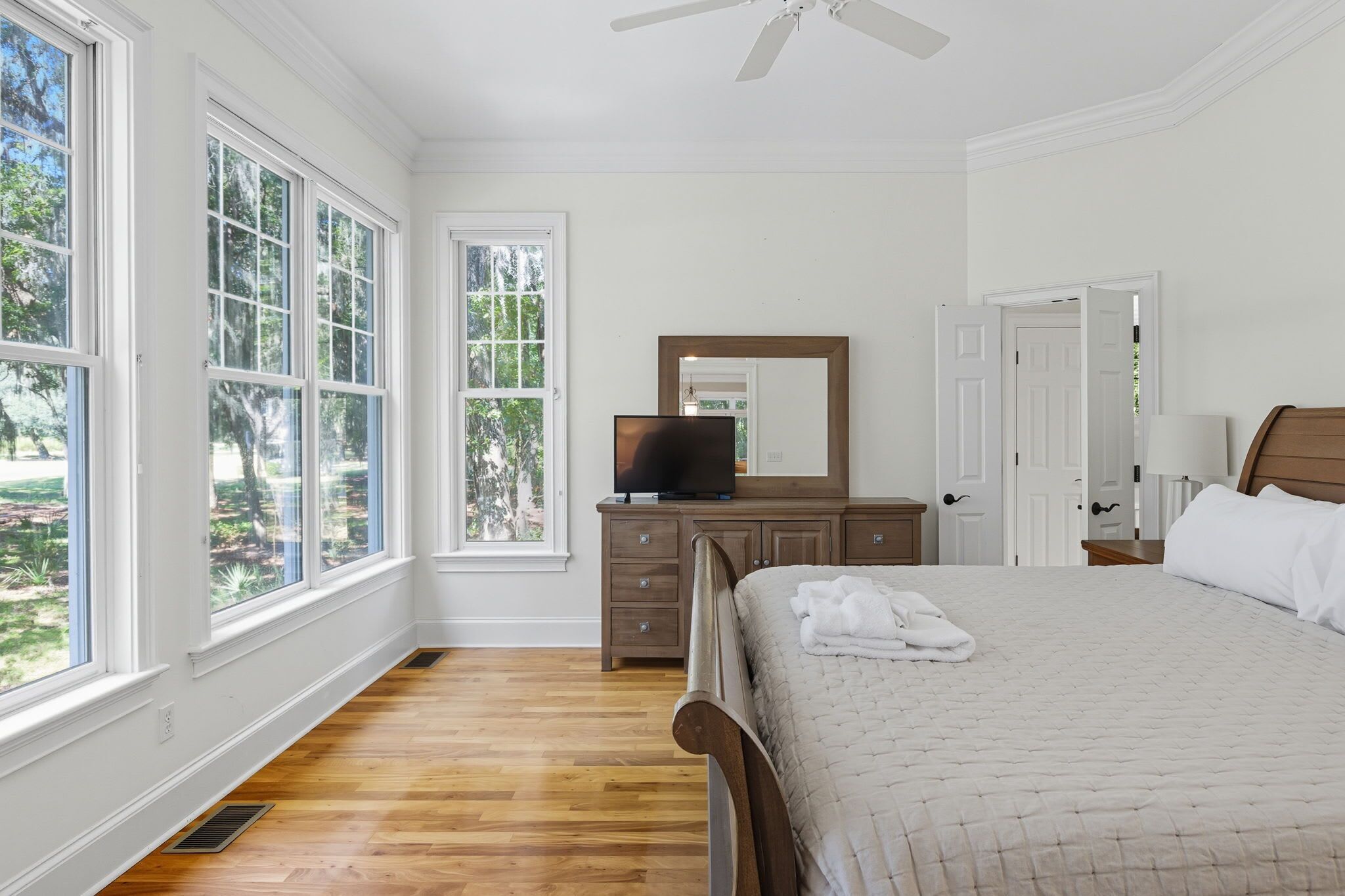 4 chambres, fer et planche à repasser, lit parapluie, Wi-Fi