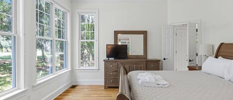 4 chambres, fer et planche à repasser, lit parapluie, Wi-Fi