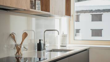 2 Bedroom Apartment - Casa Montana | Bếp riêng | Tủ lạnh, lò vi sóng, lò nướng, bếp nấu