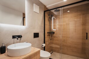 Handuk dan tisu toilet