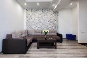 Comfort Apartment, Balcony, City View | Living area