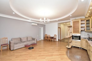 Apartment, Multiple Beds, Balcony | Living area