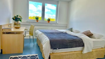 Doppelzimmer | Schreibtisch, laptopgeeigneter Arbeitsplatz, kostenloses WLAN