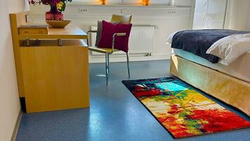 Einzelzimmer | Schreibtisch, laptopgeeigneter Arbeitsplatz, kostenloses WLAN