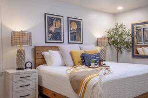 5 bedrooms, WiFi, bed sheets