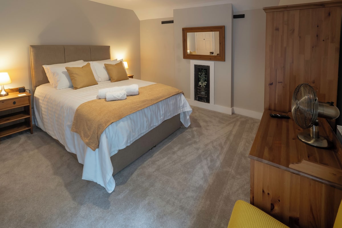 Standard Double Room, Courtyard View | Blackout drapes, iron/ironing board, free WiFi