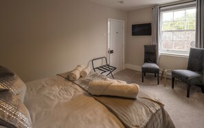 Double Room, Garden View | Blackout drapes, iron/ironing board, free WiFi