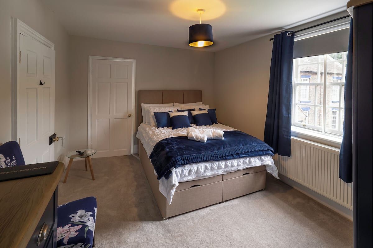 Deluxe Double Room, 1 King Bed with Sofa bed, Garden View | Blackout drapes, iron/ironing board, free WiFi